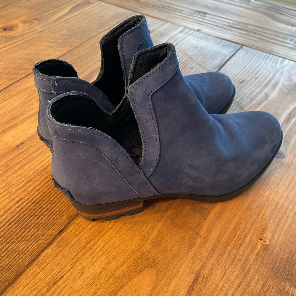 Sorel Lolla Cut Out Bootie in gorgeous blue suede!